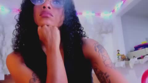 kelly__thomson online show from February 2025 12:48:01 AM