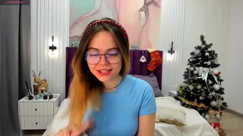 Snapshot of kelly_cuutie chatting on December 2024 01:12:01 AM Kelly online show from December 2024 01:12:01 AM