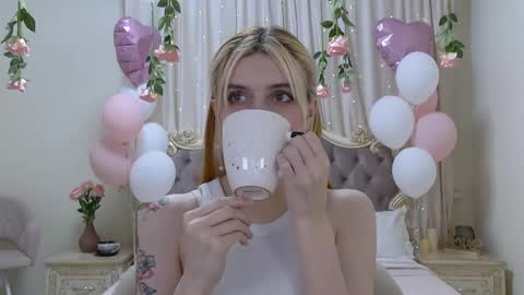 Kelly Stoneys online show from March 2025 12:01:02 PM