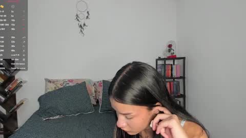 Kendal online show from December 2024 03:01:01 PM