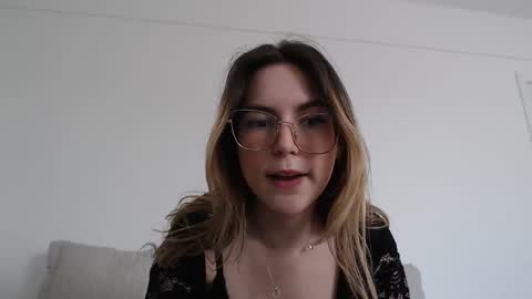 Snapshot of kendallyourdream chatting on December 2024 06:30:02 PM cloe online show from December 2024 06:30:02 PM