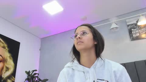 Snapshot of kendra_london chatting on June 2026 11:24:02 AM Kendra London online show from June 2026 11:24:02 AM