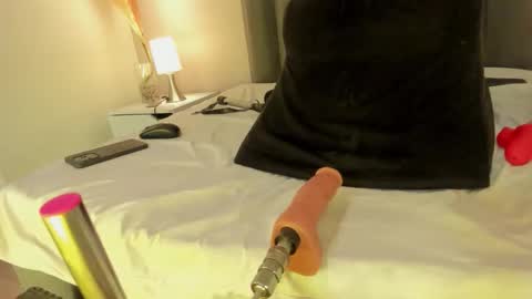 kendrachavez_ online show from November 2025 12:53:01 AM