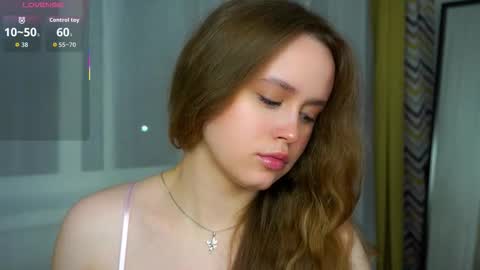 Kira online show from October 2025 06:37:01 PM