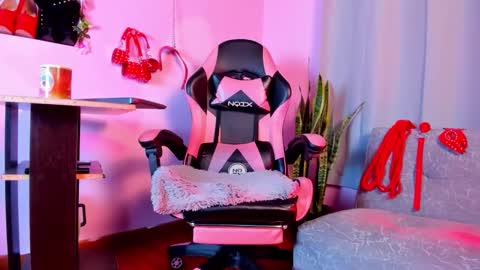 kenia_thompsom01 online show from February 2026 12:30:02 AM