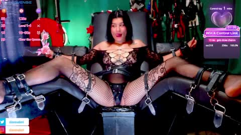 Snapshot of kenllyhot_and_valeriahell chatting on January 2025 05:44:01 PM Valeria slave online show from January 2025 05:44:01 PM