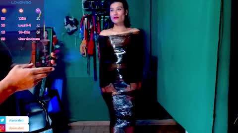 Snapshot of kenllyhot_and_valeriahell chatting on March 2025 12:52:01 PM Valeria slave online show from March 2025 12:52:01 PM