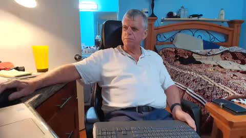 kent_ham online show from October 2025 07:44:02 PM