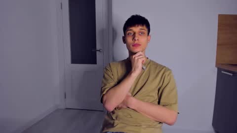 Peter     online show from November 2025 10:25:02 PM