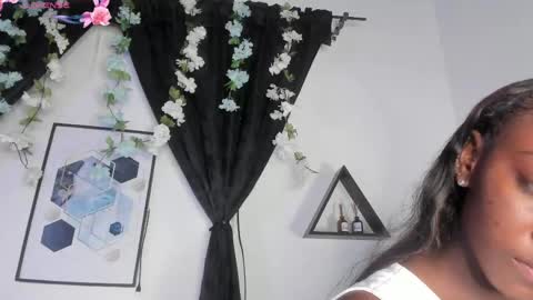 Snapshot of kentha_mitchellss chatting on May 2026 11:29:01 AM KENTHA online show from May 2026 11:29:01 AM