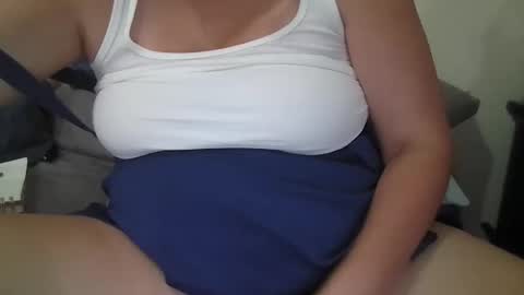 Snapshot of kenzbenz chatting on May 2026 05:10:01 PM KenzBenz online show from May 2026 05:10:01 PM