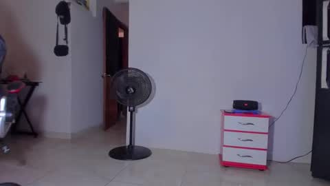 Kerlysmith24 online show from April 2026 05:22:02 PM