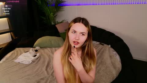 Snapshot of kerry_mell chatting on April 2026 06:10:01 PM kerry_mell online show from April 2026 06:10:01 PM