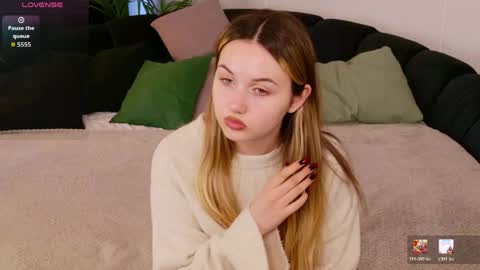 Snapshot of kerry_mell chatting on April 2026 12:08:02 PM kerry_mell online show from April 2026 12:08:02 PM