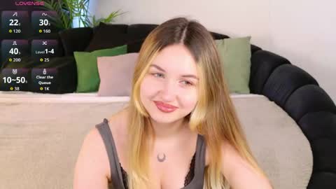 Snapshot of kerry_mell chatting on May 2026 12:32:02 PM kerry_mell online show from May 2026 12:32:02 PM