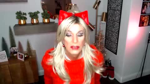 Snapshot of kerrytmilf chatting on December 2024 11:45:01 AM Kerry Wright online show from December 2024 11:45:01 AM