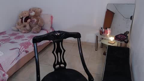 Mia  online show from March 2026 06:35:01 PM