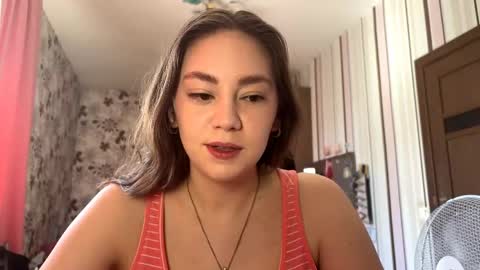 Snapshot of keshastremmel chatting on May 2026 07:37:02 AM Ellie online show from May 2026 07:37:02 AM