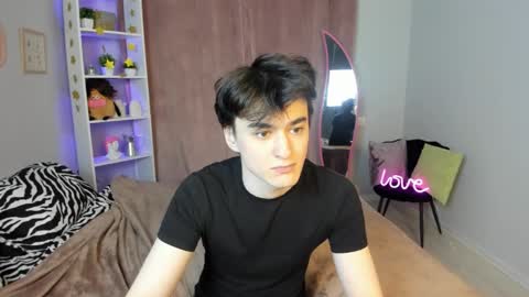 kevinhunter_ online show from November 2025 05:56:01 PM