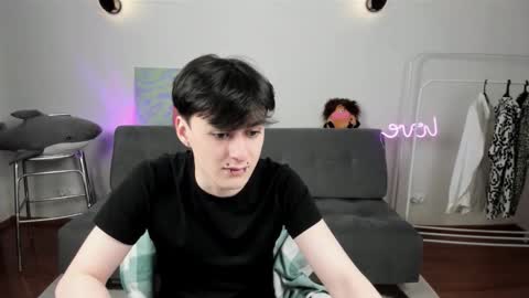 kevinhunter_ online show from November 2025 03:58:02 PM