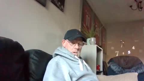 kevlooking4sez online show from April 2026 05:28:01 PM