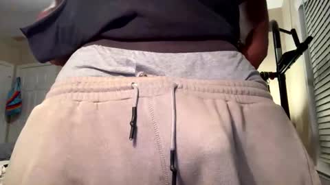 Snapshot of keybump323 chatting on April 2026 04:05:02 AM Keybump online show from April 2026 04:05:02 AM