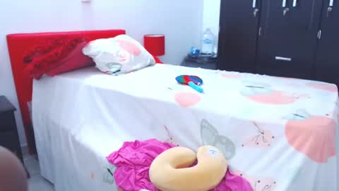 Sandy Saenz online show from February 2025 11:32:01 PM