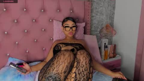 Khelany Isyy  online show from November 2025 01:45:01 PM