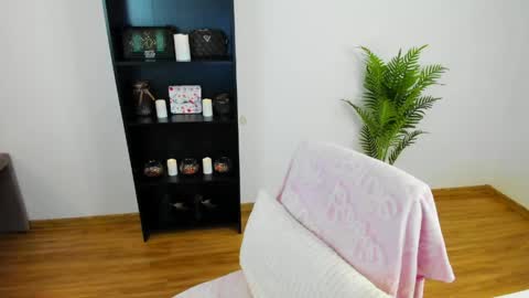 Khloe online show from April 2026 01:01:02 PM