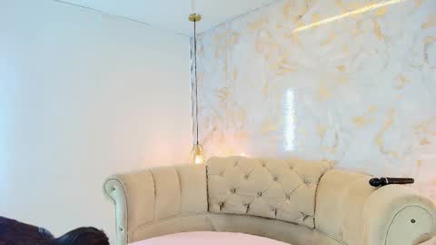 Khloe online show from December 2025 04:51:01 AM