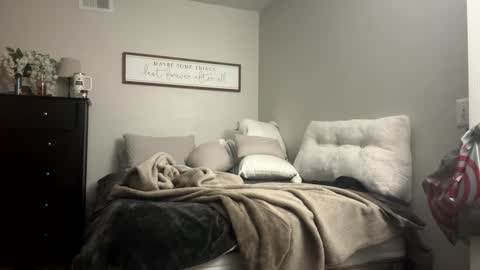 kiannaluv online show from September 2025 01:10:01 PM