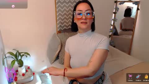 Kiara Bermont online show from October 2025 04:28:01 PM