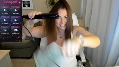 Snapshot of kierareines chatting on December 2024 06:05:01 PM Kiera Reines online show from December 2024 06:05:01 PM