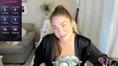 Snapshot of kierareines chatting on January 2025 07:15:01 PM Kiera Reines online show from January 2025 07:15:01 PM