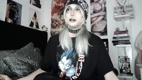 Snapshot of kiiller_queen chatting on May 2026 09:45:01 PM kenny online show from May 2026 09:45:01 PM