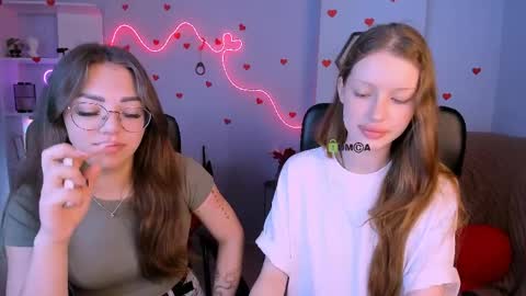 Snapshot of kiki_swan chatting on May 2026 05:46:01 AM kiki_swan online show from May 2026 05:46:01 AM