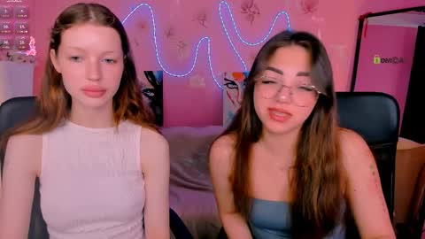Snapshot of kiki_swan chatting on June 2026 06:04:01 AM kiki_swan online show from June 2026 06:04:01 AM