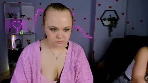 Snapshot of kiki_swan chatting on June 2026 07:14:01 PM kiki_swan online show from June 2026 07:14:01 PM