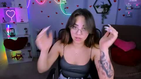 Snapshot of kiki_swan chatting on June 2026 07:12:02 PM kiki_swan online show from June 2026 07:12:02 PM