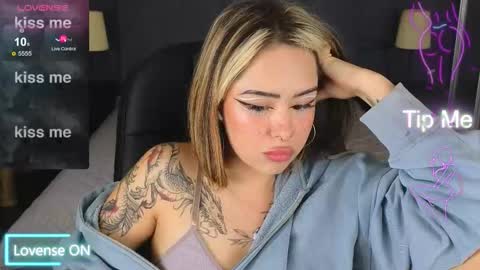 Kim online show from October 2025 08:42:02 PM