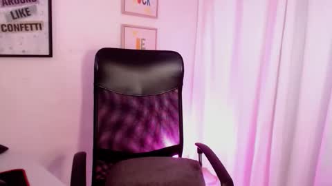 Snapshot of kim_burton_1 chatting on June 2026 02:23:01 PM Kimberly online show from June 2026 02:23:01 PM