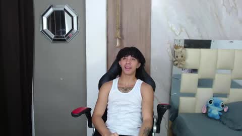 Snapshot of kim_curly_ chatting on May 2026 01:05:02 PM KIM online show from May 2026 01:05:02 PM