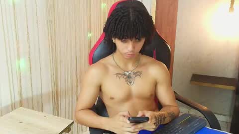 Snapshot of kim_curly_ chatting on June 2026 06:52:02 AM KIM online show from June 2026 06:52:02 AM