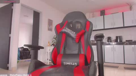 Snapshot of kim_hugecock chatting on February 2025 04:26:01 PM KIM QUEENS online show from February 2025 04:26:01 PM