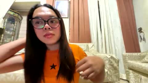 Snapshot of kim_kyile chatting on April 2026 02:33:01 PM KYLIE online show from April 2026 02:33:01 PM