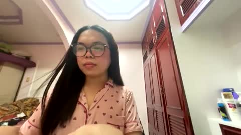 Snapshot of kim_kyile chatting on April 2026 05:33:02 AM KYLIE online show from April 2026 05:33:02 AM