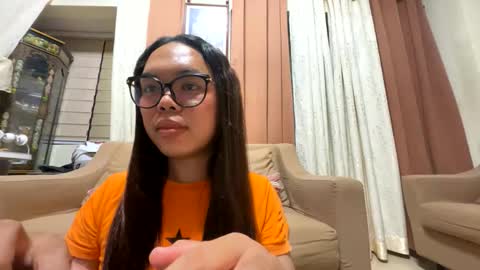 Snapshot of kim_kyile chatting on April 2026 05:39:02 PM KYLIE online show from April 2026 05:39:02 PM
