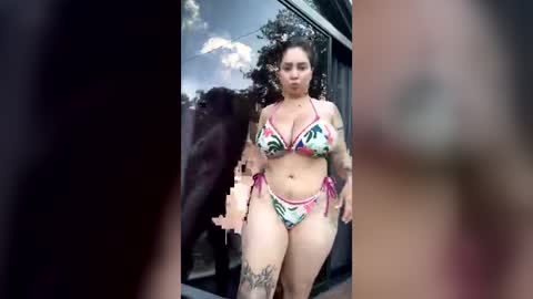Snapshot of kim_velez chatting on June 2026 10:45:02 PM Kim Velez SCORE Girl online show from June 2026 10:45:02 PM