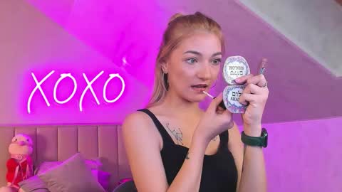 kimberlly_smith online show from November 2025 01:05:02 AM