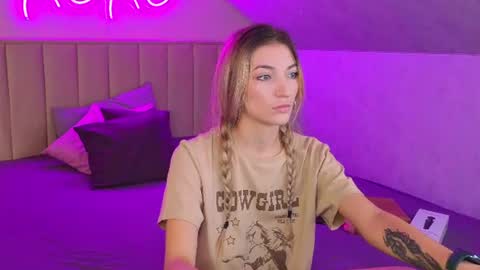 Snapshot of kimberlly_smith chatting on July 2026 11:40:01 PM kimberlly_smith online show from July 2026 11:40:01 PM